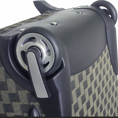 Расположение колес у чемоданаКолеса должны быть утоплены в корпус чемодана, так они будут меньше подвержены поломкам.