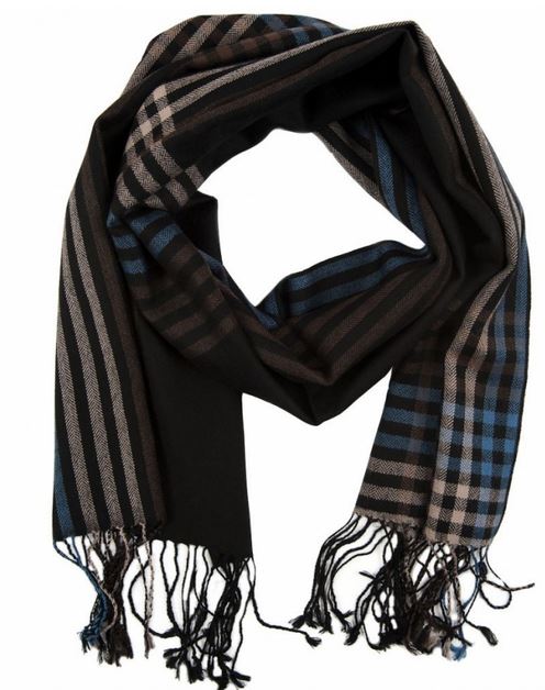 Модные мужские шарфы могут быть самыми разными как по фактуре, так и по стилю завязывания. 